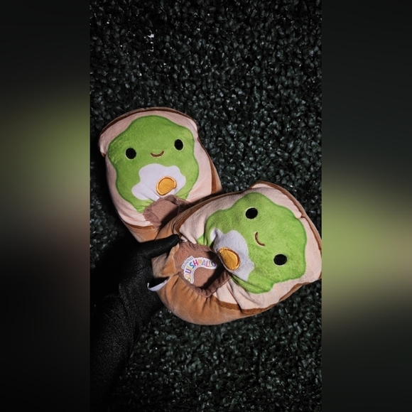 Other - Cute Avocado Slippers